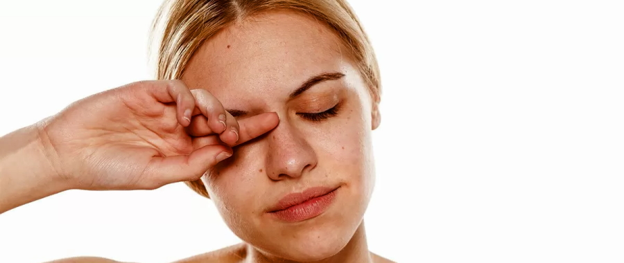 treat swollen eyelids